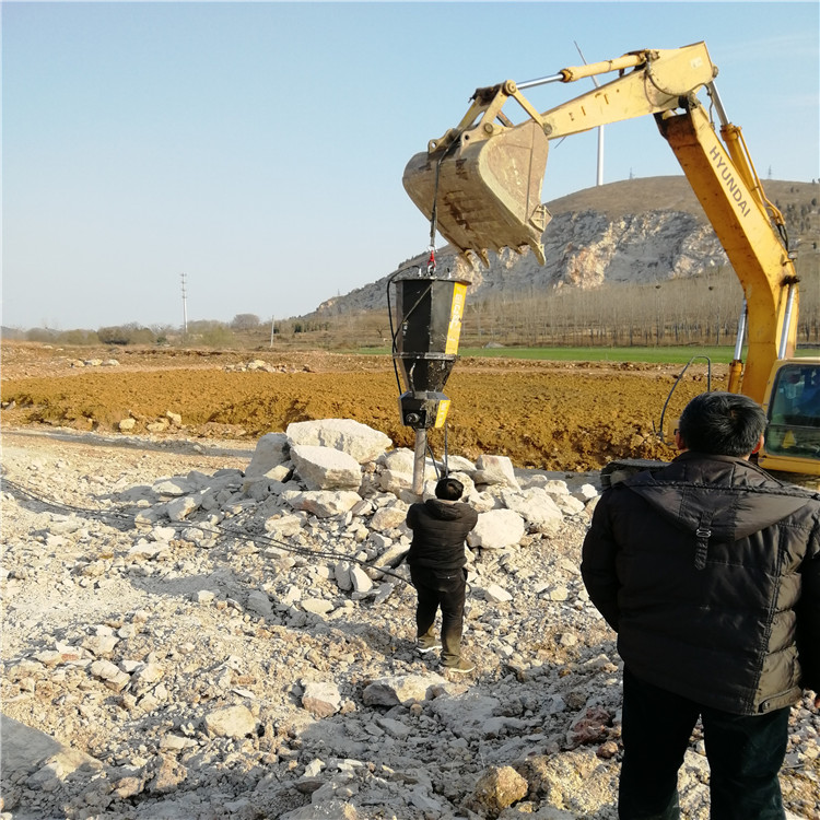 土石方路基开挖中岩石劈裂机的应用与技术优势