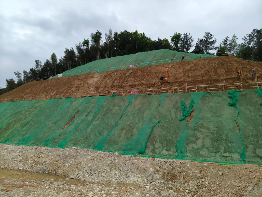 大型炮机与土石方施工 开山场地平整的现场实拍与租赁策略